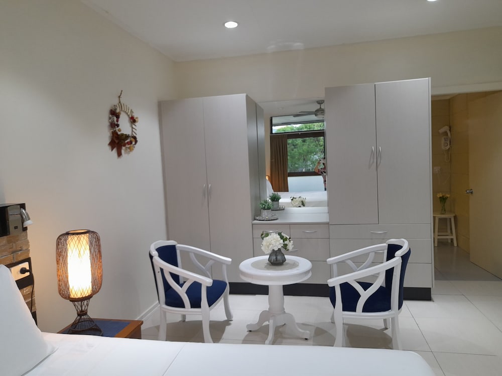 Apartment, 3 Bedrooms, Bay View, Beachfront photo 2