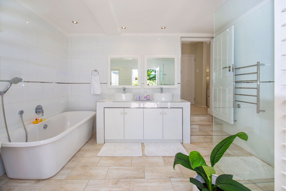 Luxury Double or Twin Room, 1 King Bed with Sofa bed, Garden View, Garden Area photo 1
