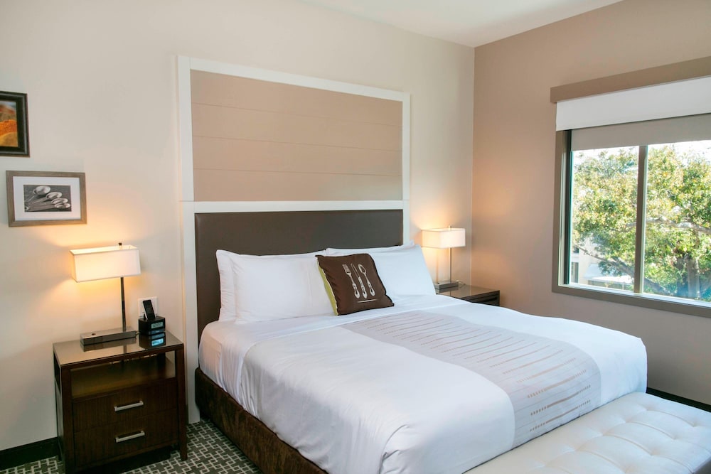 Suite, 1 Bedroom, Balcony photo 3
