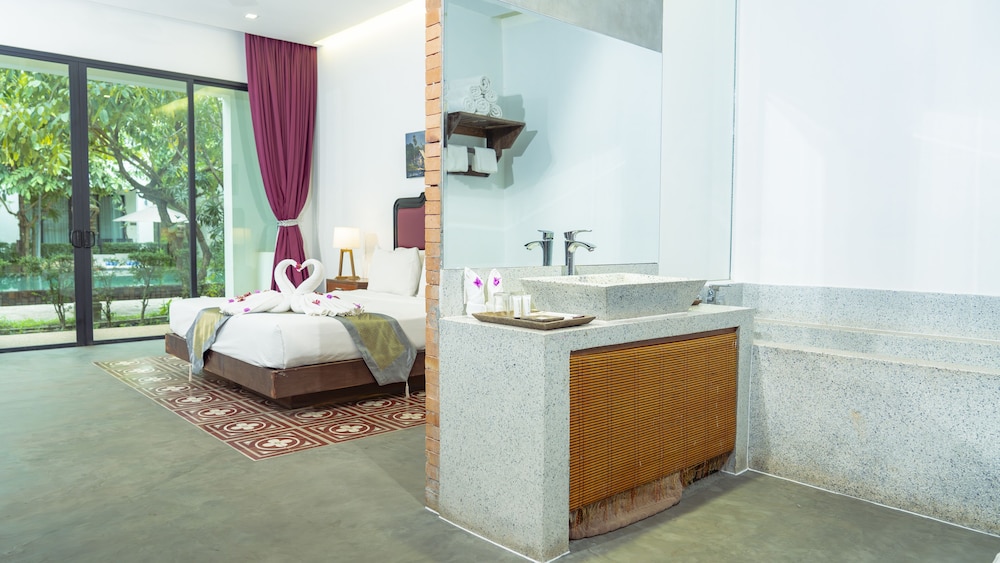 Infinity Poolside Signature Suite - Photo 11