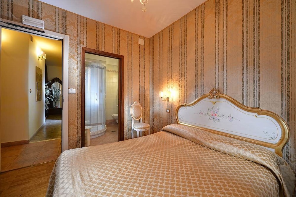 Basic Double Room photo 1