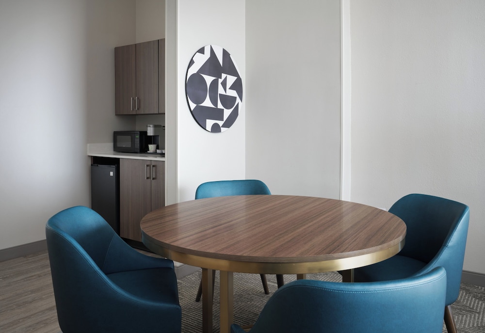 Suite, 1 Bedroom - Photo 3