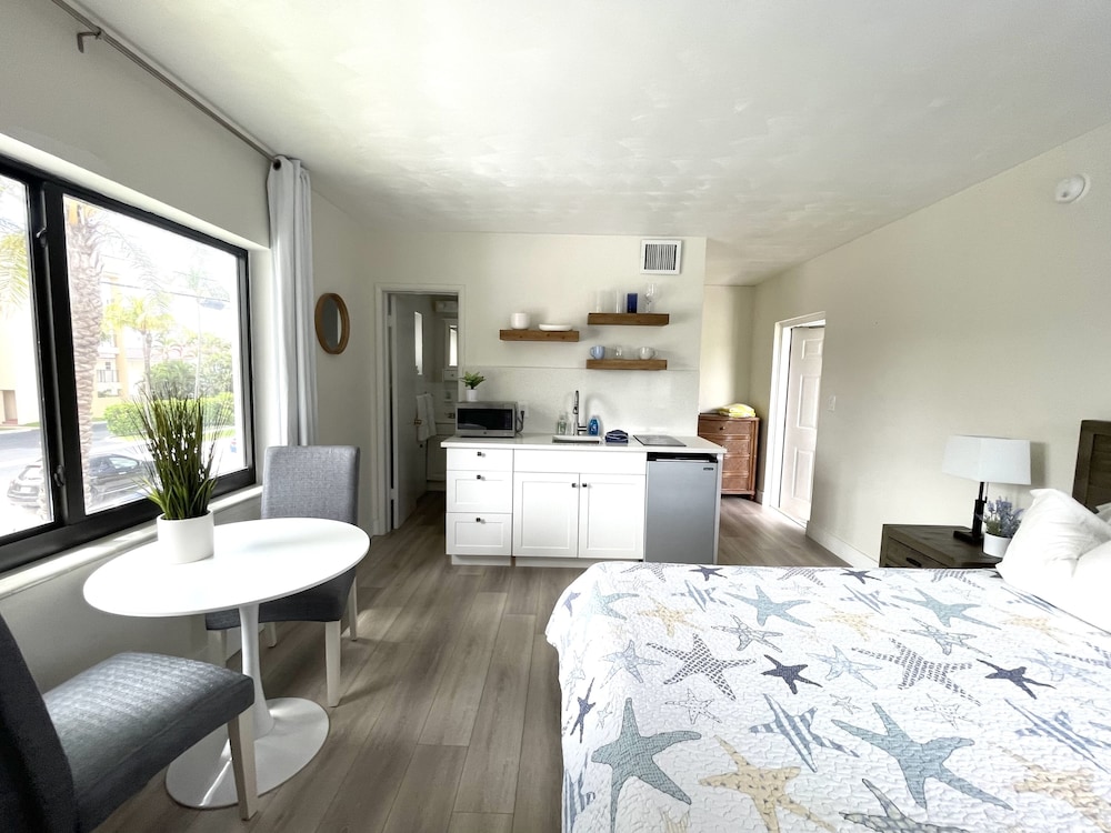 Standard Studio, 1 Queen Bed, Kitchenette