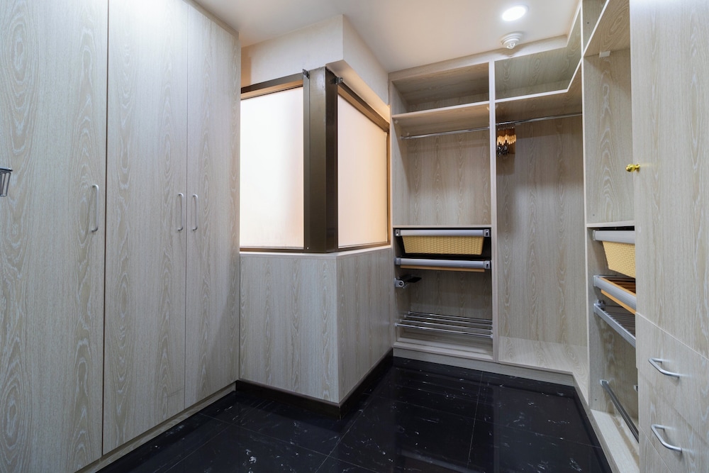 Suite, 3 Bedrooms, Club Lounge Access, Sea View (Dining, Kitchen) - Photo 6