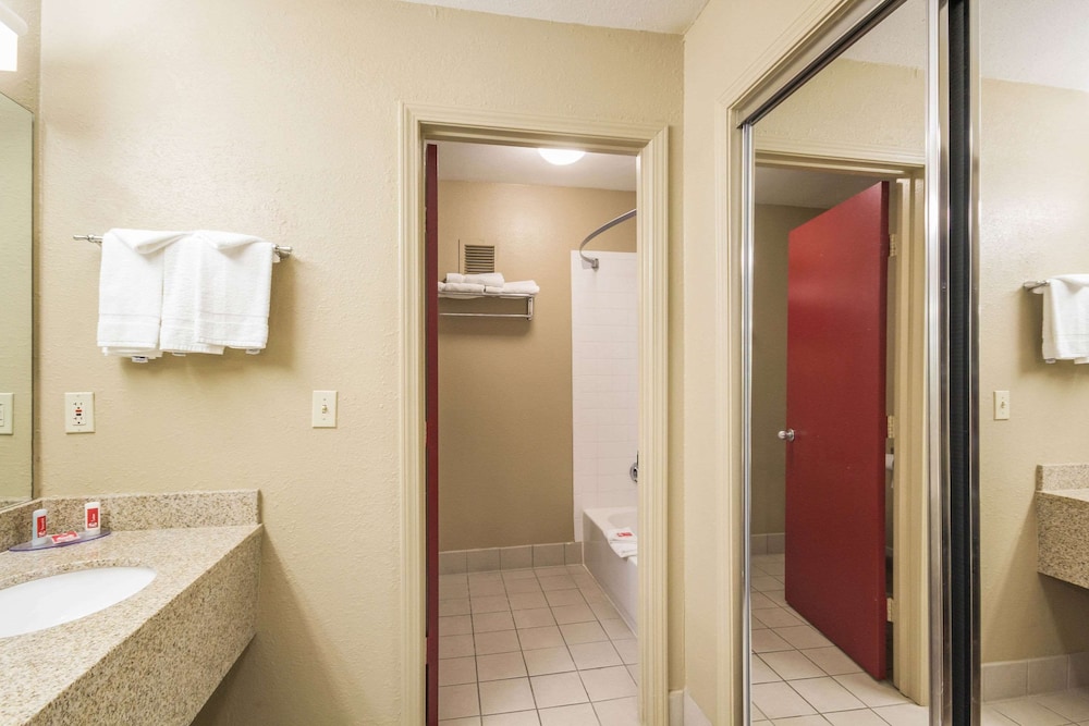 Business Double Room, 2 Double Beds, Non Smoking - Photo 5