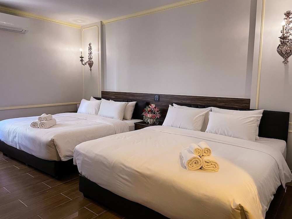 Quadruple Room, City View photo 3