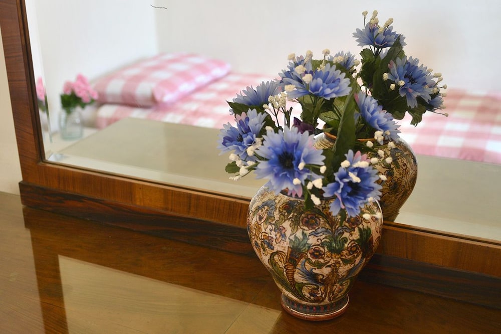 Single Room, Shared Bathroom, Garden Area