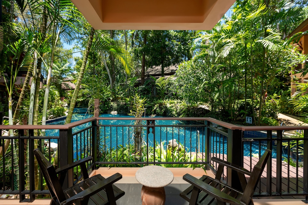 Garden Pool Access Room - Photo 6