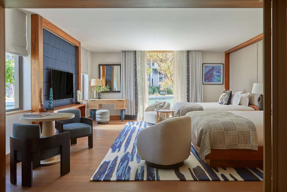 Superior Room, 2 Queen Beds (island)