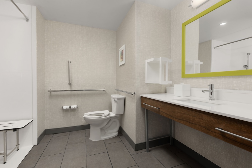 Studio, 1 King Bed, Accessible (Mobility & Hearing, Roll-In Shower) - Photo 1