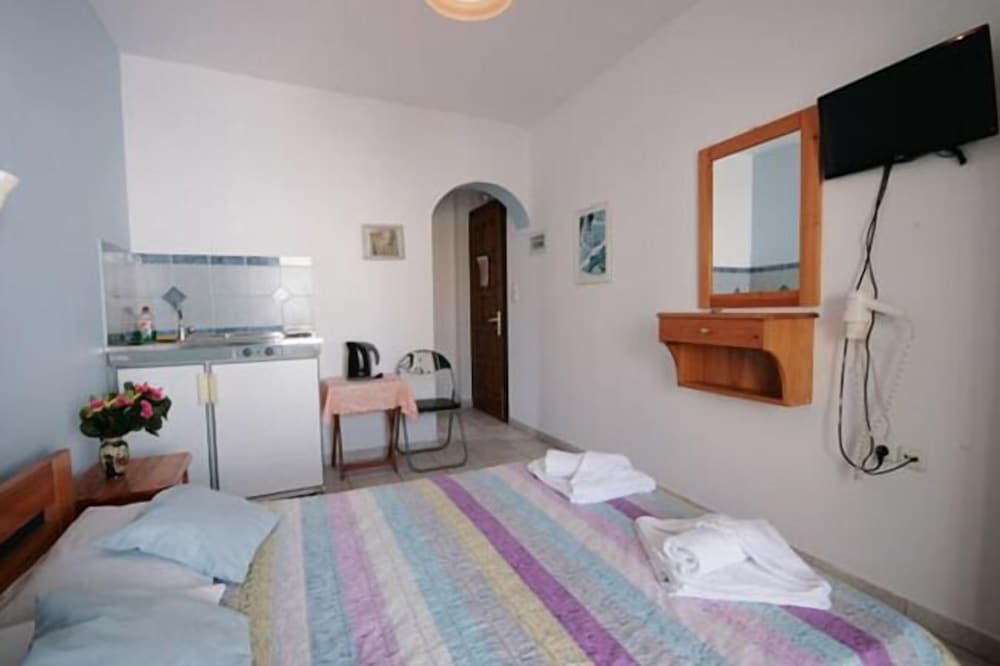 Apartment (Semi Basement)