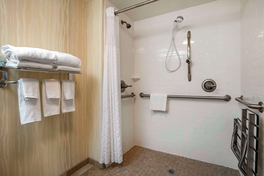 Suite, 1 King Bed with Sofa bed, Accessible, Non Smoking photo 2