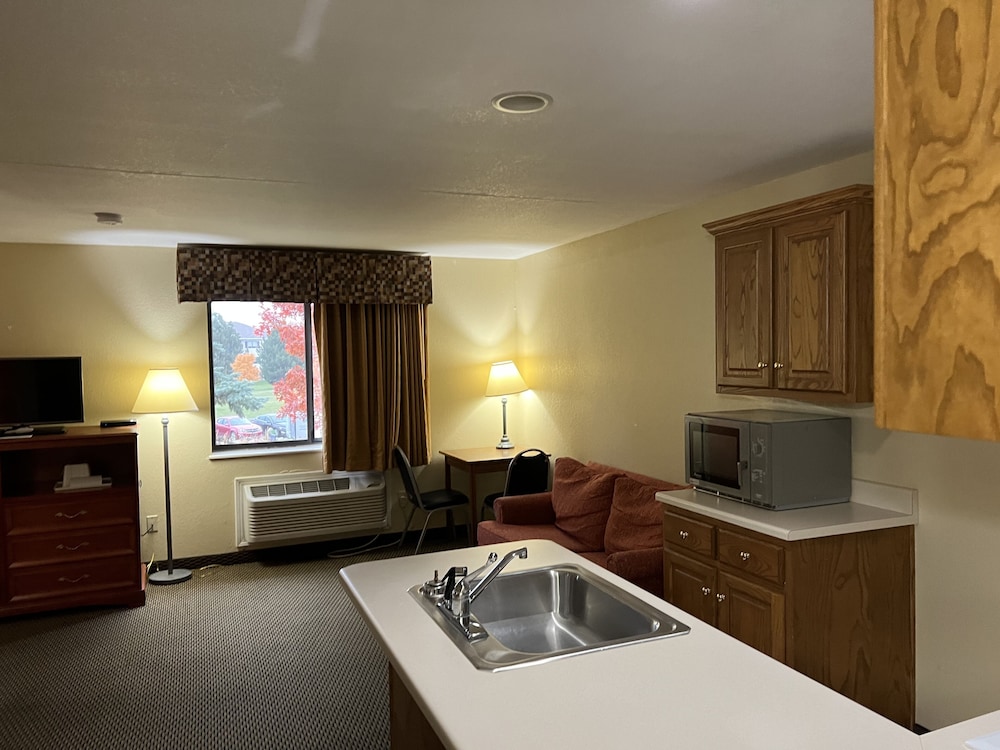 Basic Room 1 Queen Bed (Accessible) - Photo 6