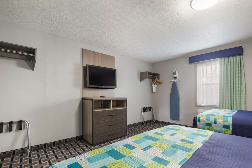 Suite, 2 Double Beds, Pets Not Allowed - Photo 1