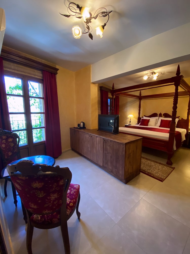 Double Room, 1 King Bed photo 1