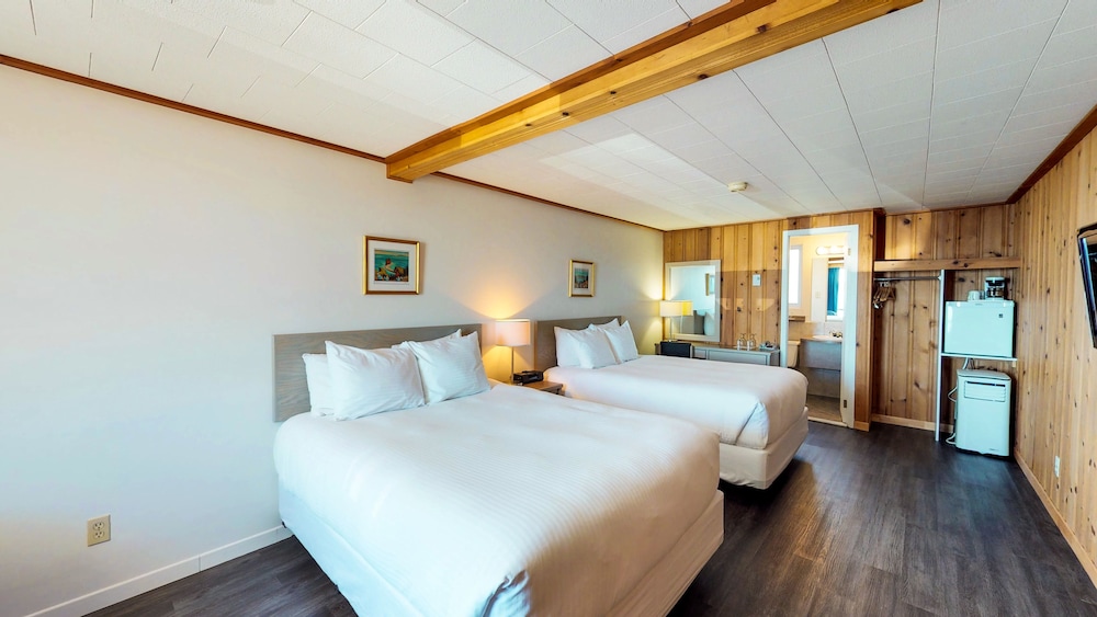 Room, 2 Queen Beds, View (Bonaventure Island (Regular Room)