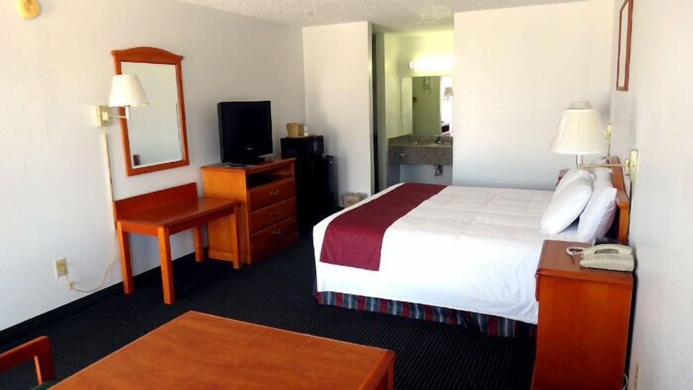 Standard Room, 1 King Bed, Non Smoking photo 1