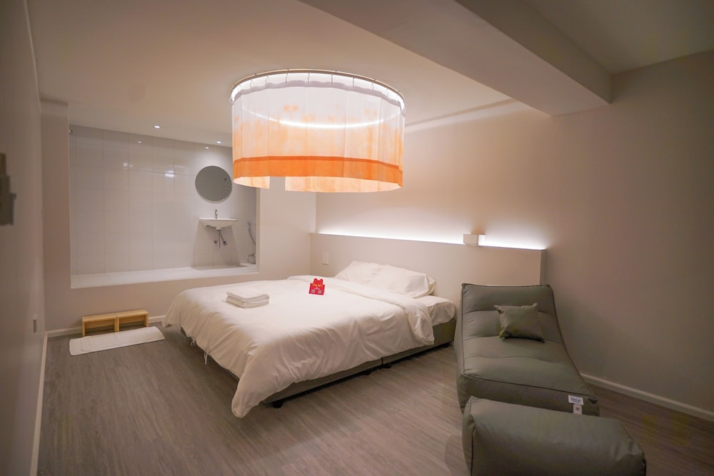 Deluxe Studio Suite