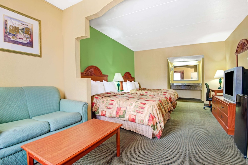 Studio Suite, 2 Queen Beds, Smoking - Photo 1