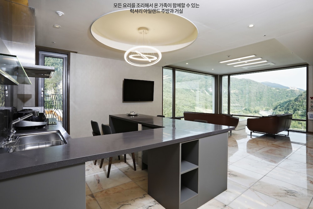 Penthouse photo 3