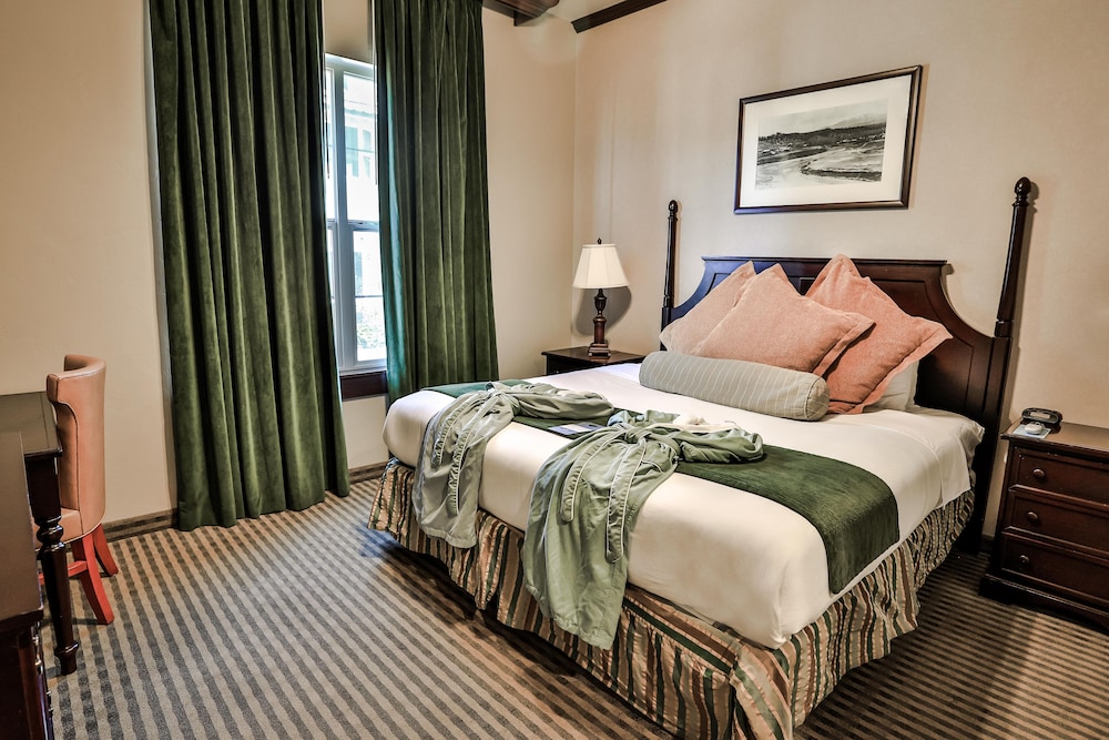 Luxury Suite, 1 King Bed with Sofa bed, Non Smoking, Kitchenette