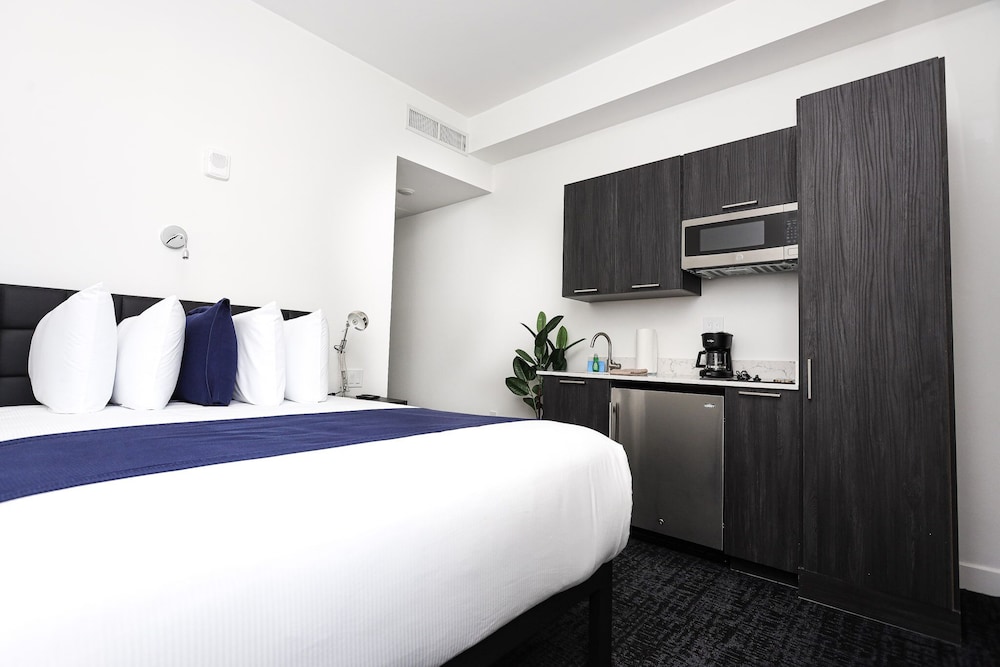 Standard Room (3rd Floor - #305) photo 1