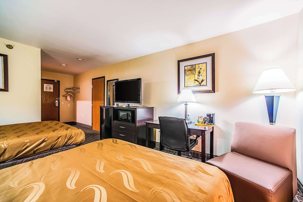 Standard Room, 2 Queen Beds, Non Smoking - Photo 4