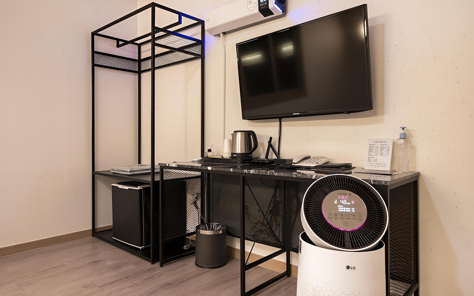 Room (Deluxe (Air Purifier Cine Hotel Singl)