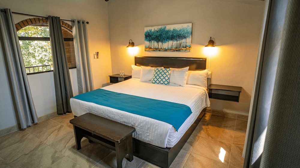 Comfort Room, 1 King Bed photo 1