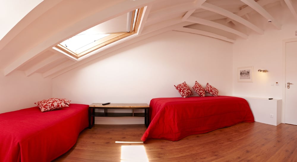 Economy Triple Room, City View