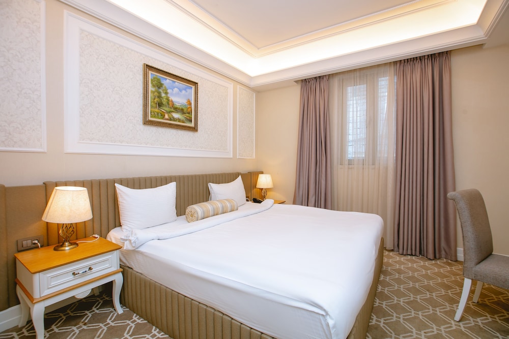 Deluxe Room, 1 King Bed, City View - Photo 10