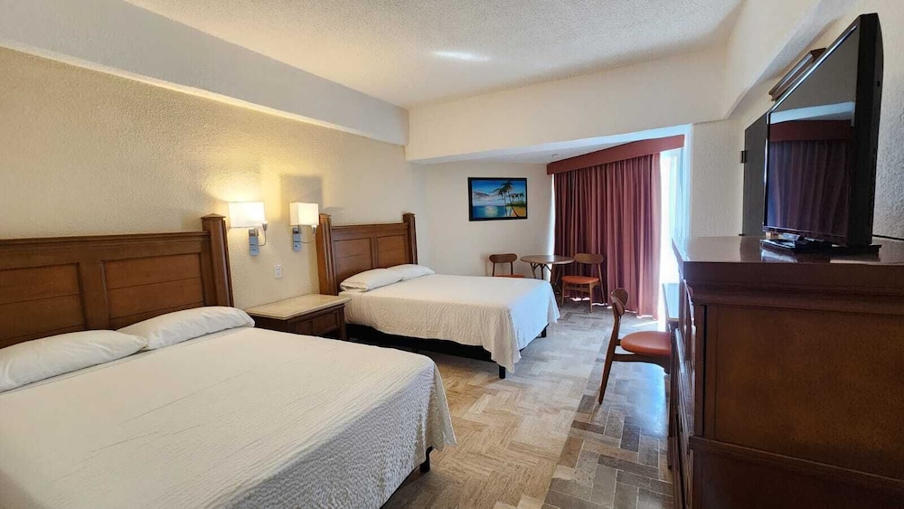 Standard Double Room, 2 Double Beds, Partial Ocean View - Photo 3