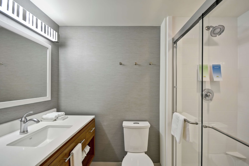 Suite, 1 Queen Bed, Accessible, Non Smoking (Hearing)