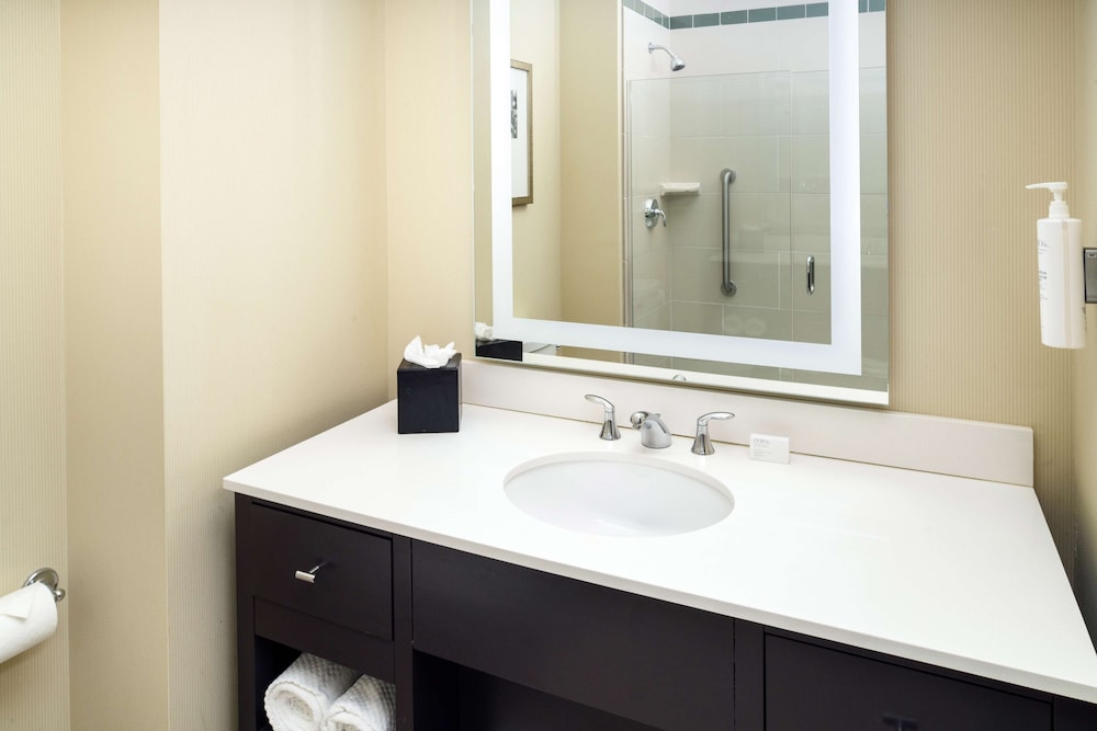 Premium Suite, 1 King Bed with Sofa bed, Non Smoking, Refrigerator & Microwave - Photo 9