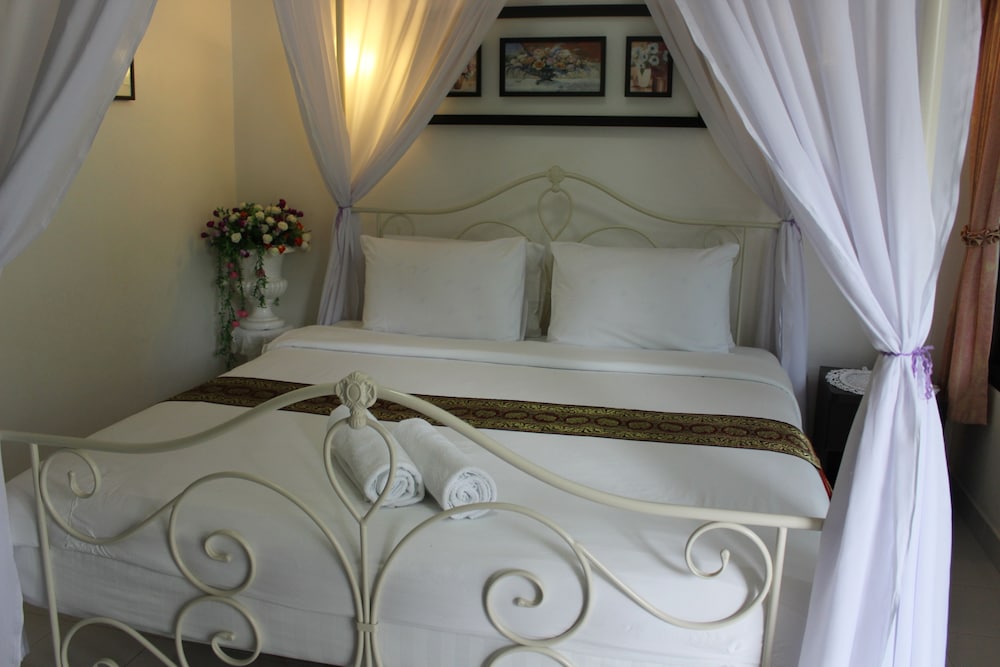 Family Room, 1 King Bed with Sofa bed, Garden View, Garden Area photo 2