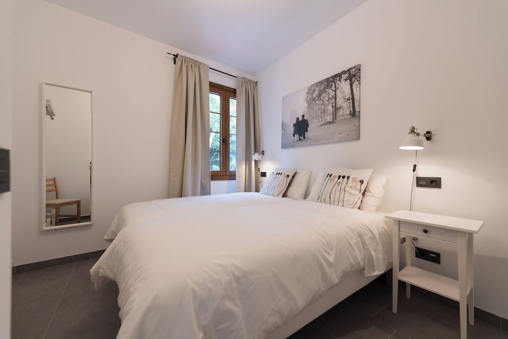 Classic Apartment, 2 Twin Beds, Private Bathroom, Park View photo 3