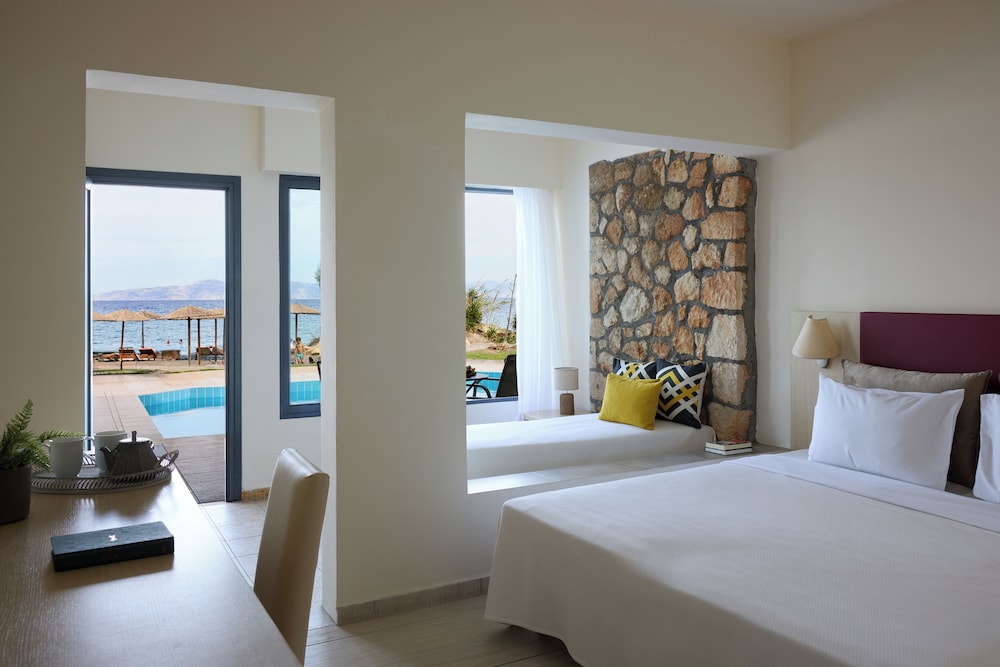 Family Bungalow Sharing Pool