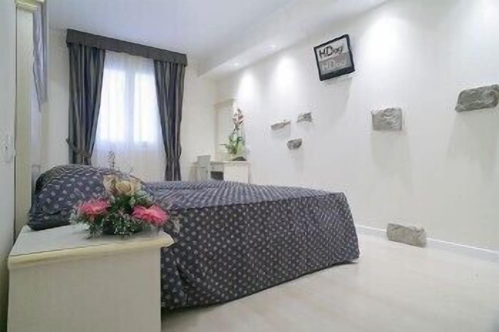 Single Room photo 1