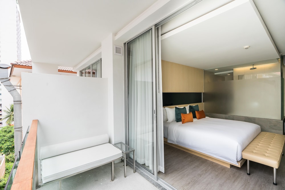 Deluxe Room - Photo 14