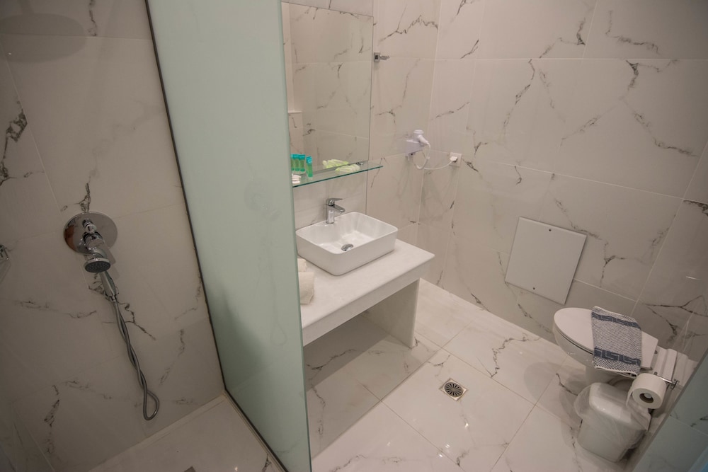 Superior Double or Twin Room - Photo 12