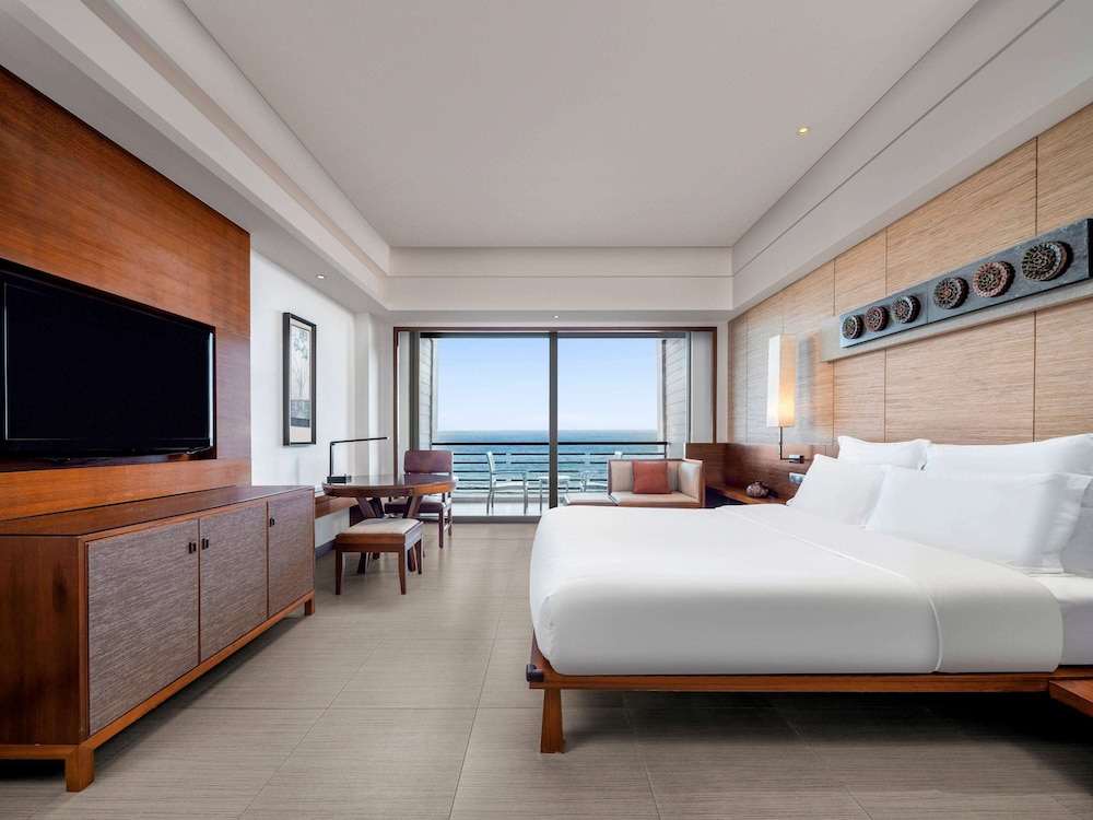Grand Room, 1 King Bed, Club Lounge Access, Ocean View (Executive) - Photo 2