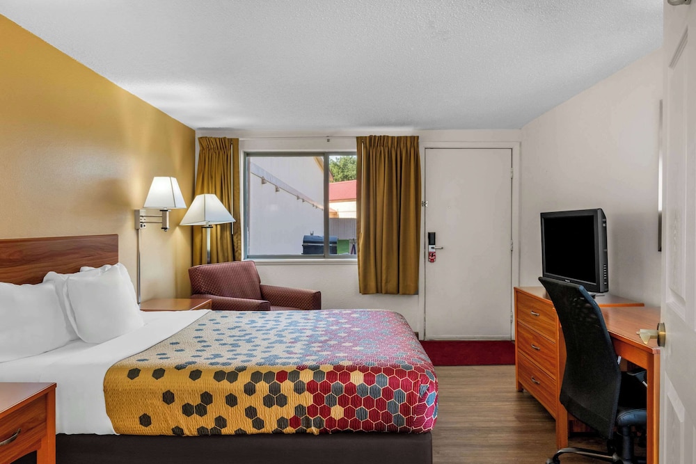 Room, 1 Queen Bed, Accessible, Non Smoking - Photo 2