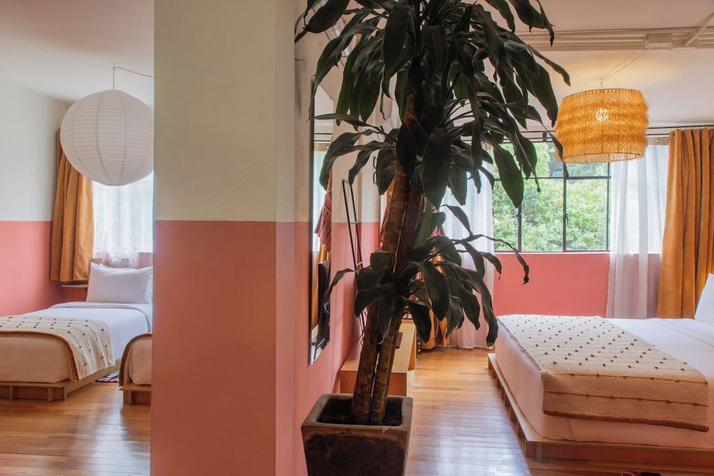 Room, Kitchenette (King with Two Single Beds)