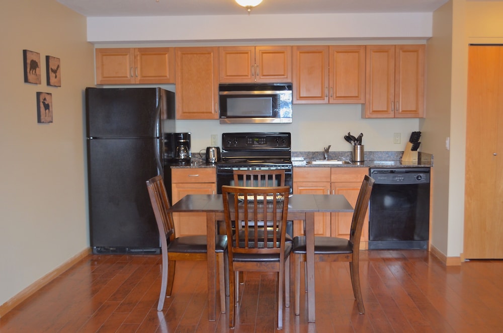 Luxury Condo, 1 Bedroom, Balcony, Mountain View photo 3