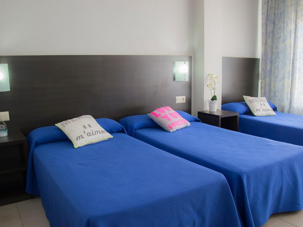 Family Quadruple Room - Photo 5