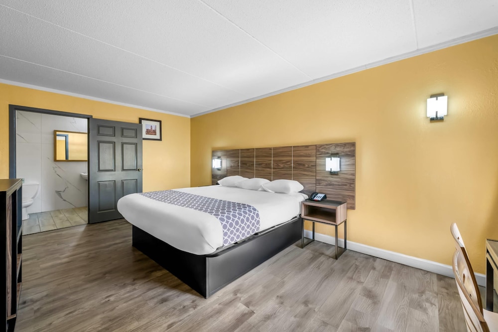 Room, 1 King Bed, Accessible, Non Smoking - Photo 2
