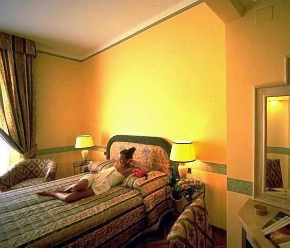 Double Room - Photo 5