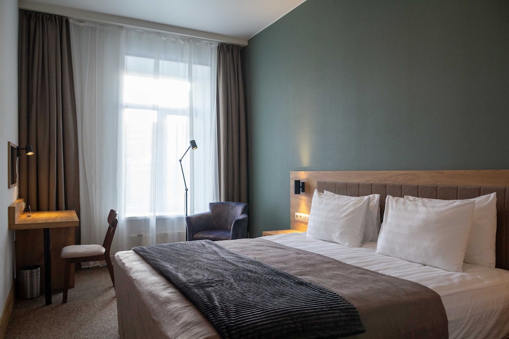 Comfort room with 1 bed or 2 separate beds and river views