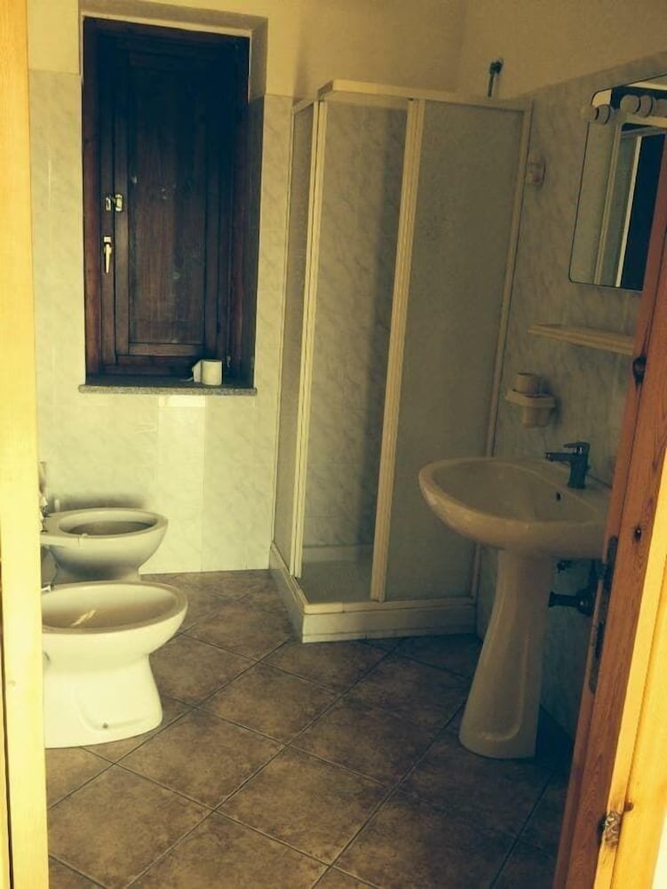 Quadruple Room, Shared Bathroom photo 3