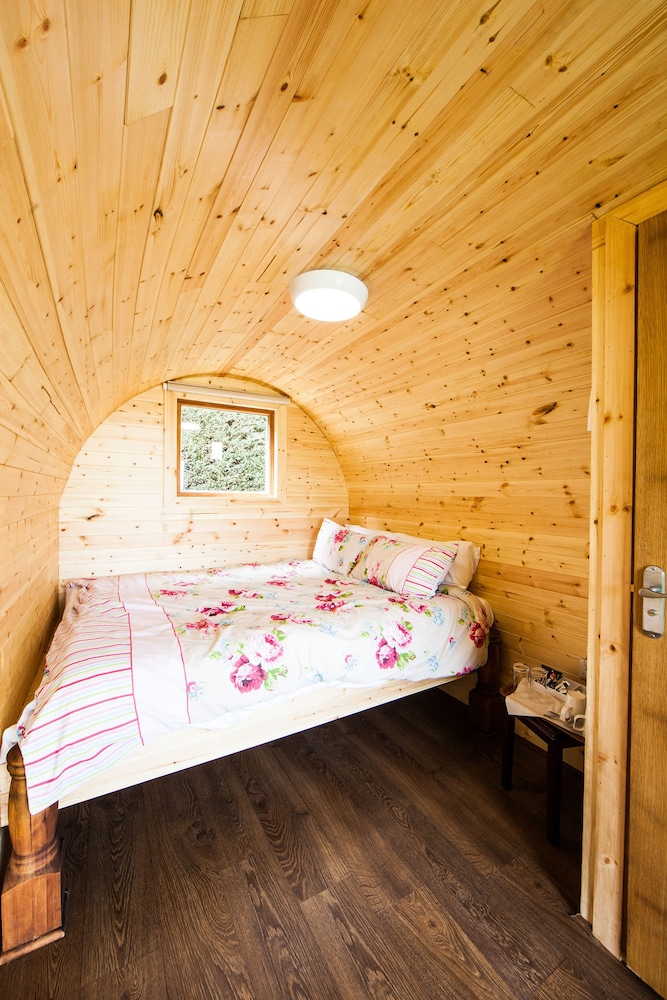 Pod with Shared Shower